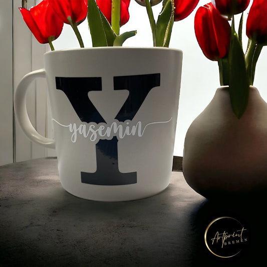 Kaffeebecher personalisiert mit dem Namen und der Initiale - Farbe der Initiale und des Namens frei wählbar