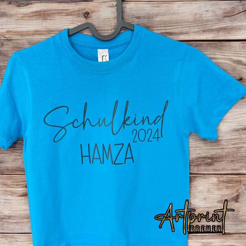 Personalisierbares Einschulungs-T-Shirt – „Schulkind 2025“ & Wunschname