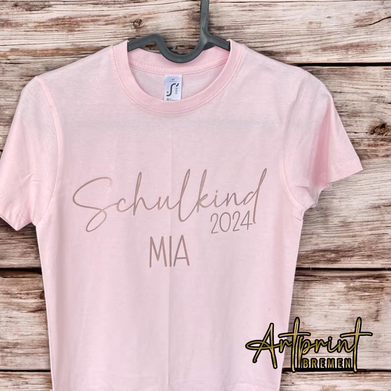 Personalisierbares Einschulungs-T-Shirt – „Schulkind 2025“ & Wunschname